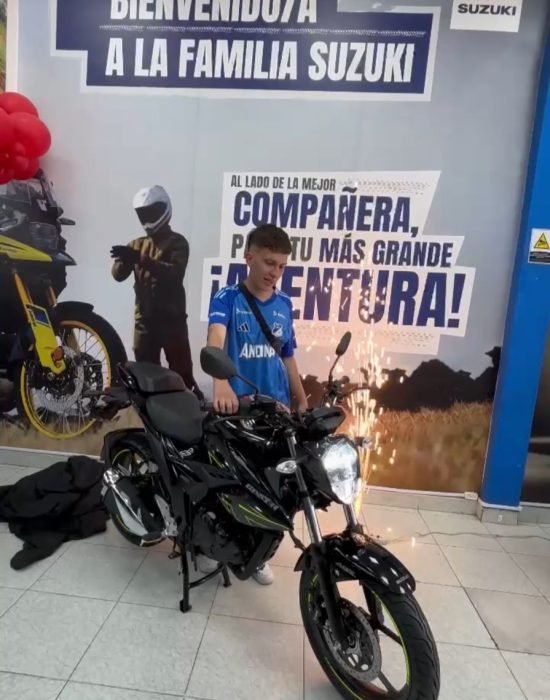 imagen cliente con moto